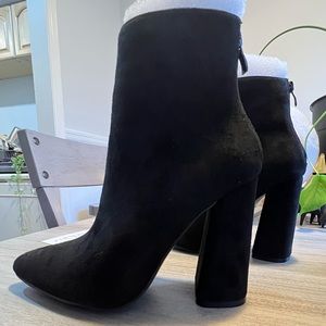 🎱 FN Boots- Black Suede Heeled Booties- Fashion Nova
